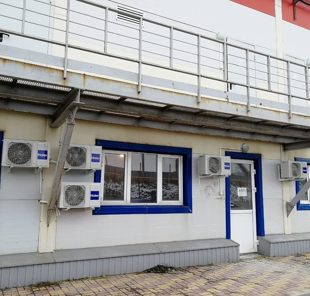 Наружные блоки Haier в офисно-складском комплексе