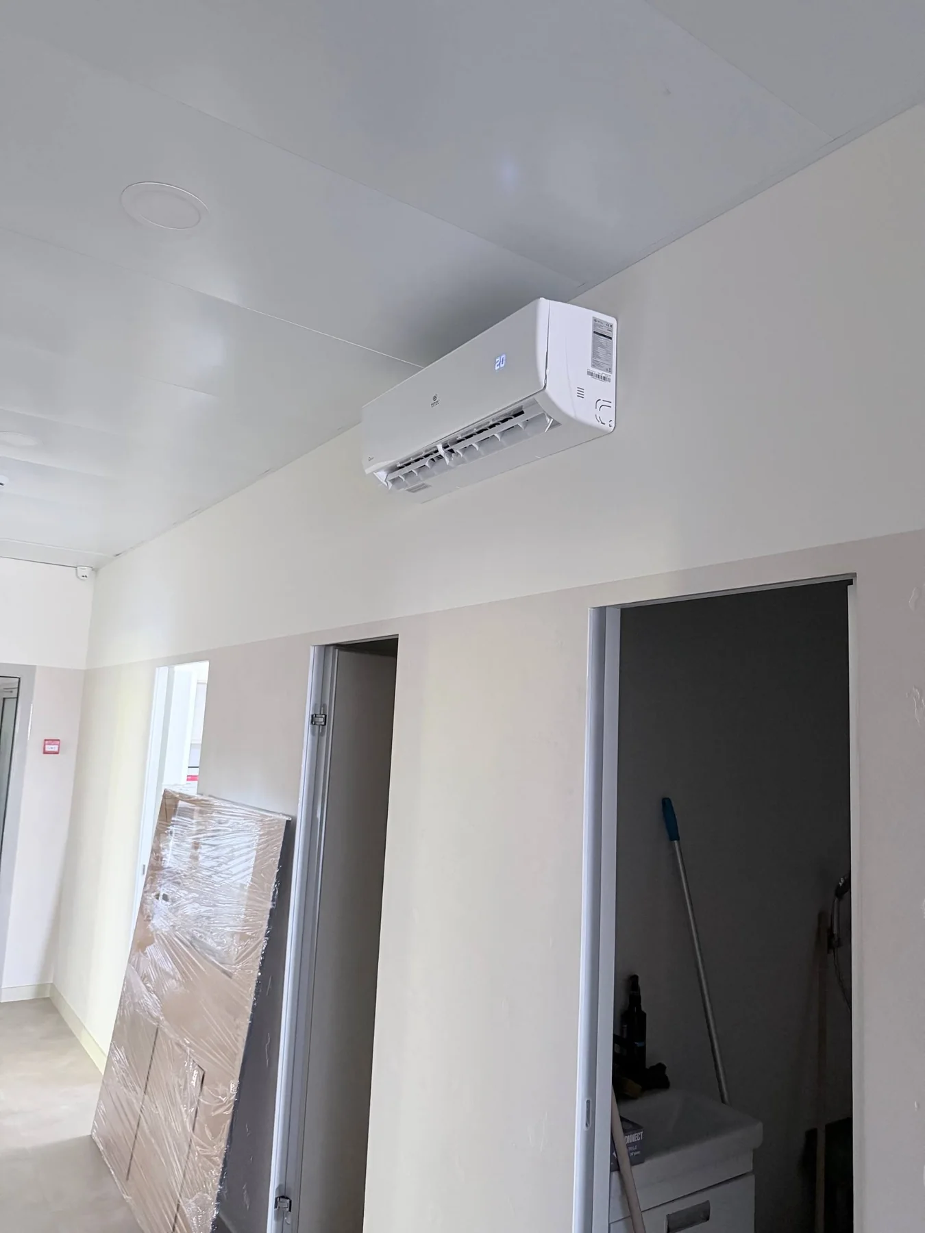 Настенный кондиционер Royal Clima RC-GL28HN в медицинском центре